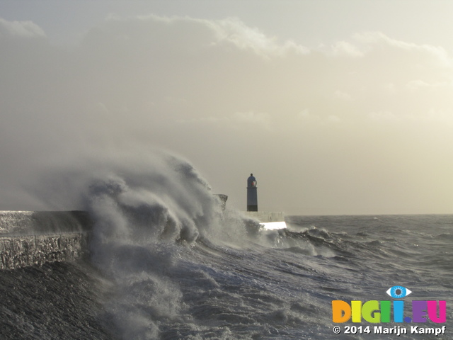 SX33668 Waves at Porthcawl lighthouse